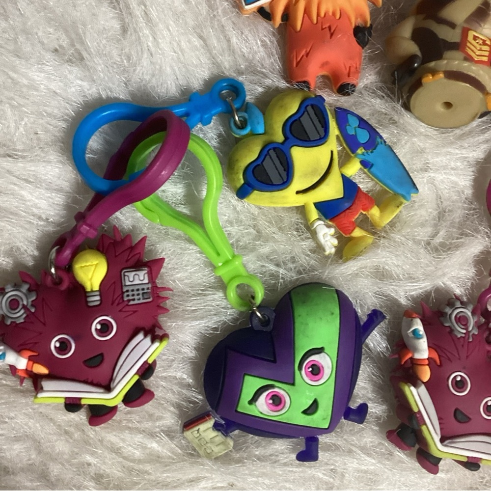Birds, American Heart Association & Misc Lot of 10 Keychains Backpack Bag Charms - Picture 4 of 11